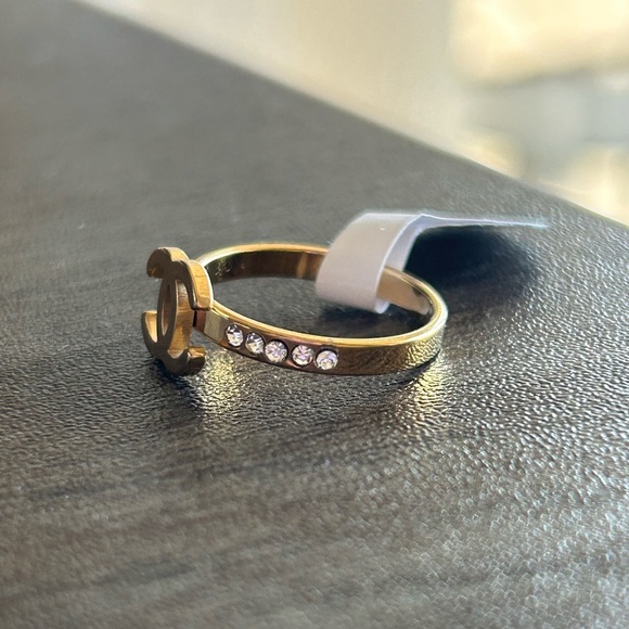 Gold & Rhinestone Ring - Picture 4 of 6